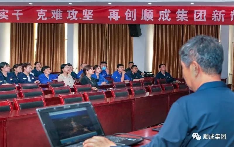 河南bat365集团举办通讯员摄影技术培训班