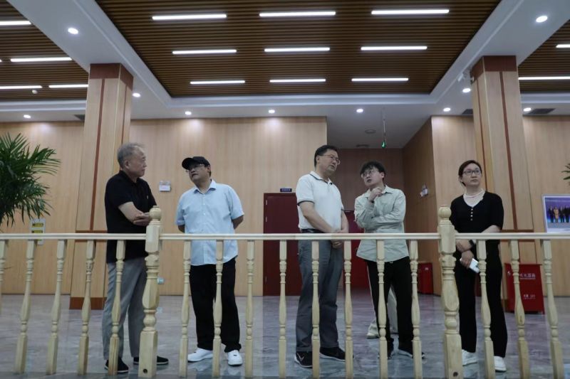 工信部产业政策与法规司原巡视员、先进制造商学院总裁四班班主任辛仁周一行到bat365集团走访